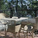 Stayvista At Tatvam - Mountain Views, Pool, Ac