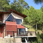 Stayvista At Tatvam - Mountain Views, Pool, Ac