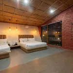 Stayvista At Tatvam - Mountain Views, Pool, Ac