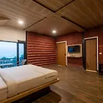 Stayvista At Tatvam - Mountain Views, Pool, Ac
