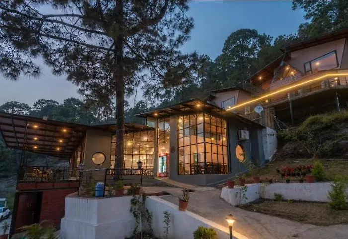Stayvista At Tatvam - Mountain Views, Pool, Ac