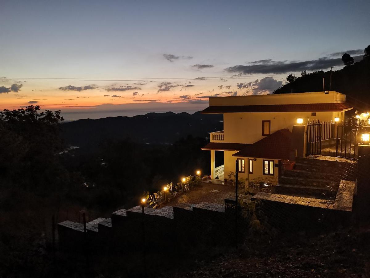 By Mountain Homes- Villa Lansdowne