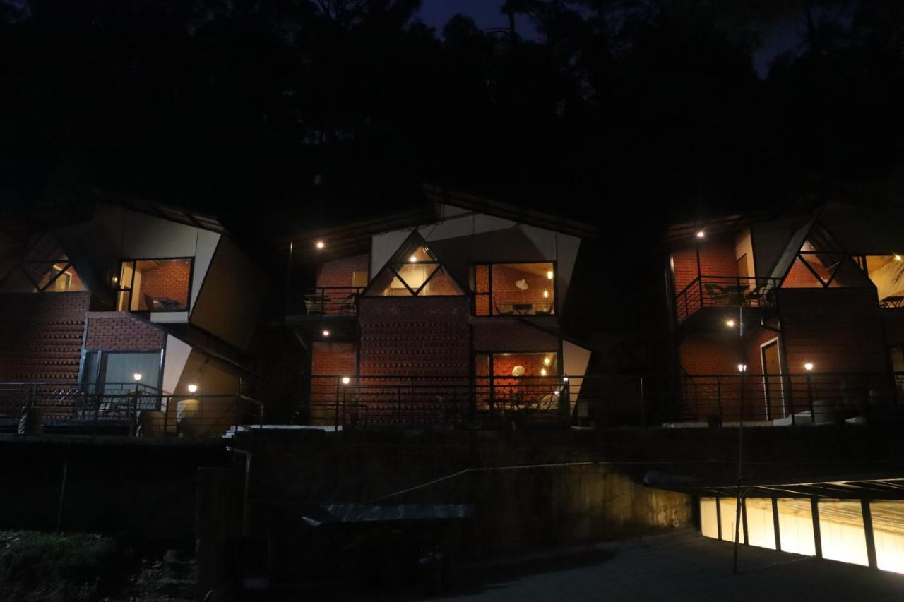 Hotel Stayvista At Tatvam - Mountain Views, Pool, Ac
