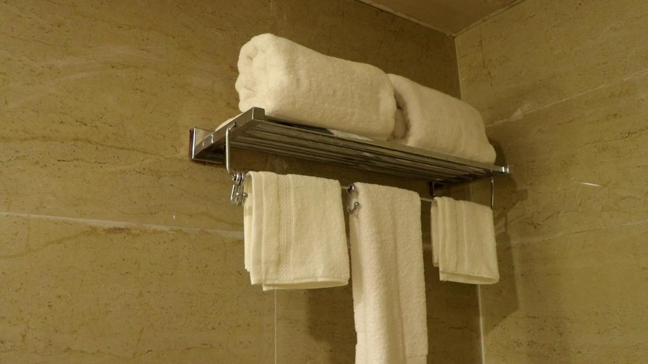 Hotel Stayvista At Tatvam - Mountain Views, Pool, Ac