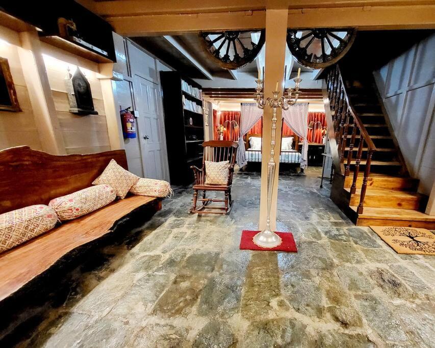Chalet Vanyattam - Vintage Wooden Bungalow