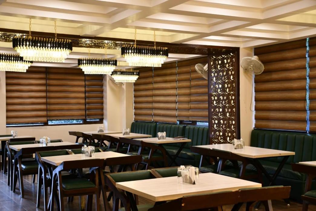 Le Osh - 500m From Bhulla And Free Live Music On Weekends