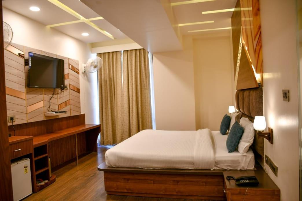 Hotel Le Osh - 500m From Bhulla And Free Live Music On Weekends