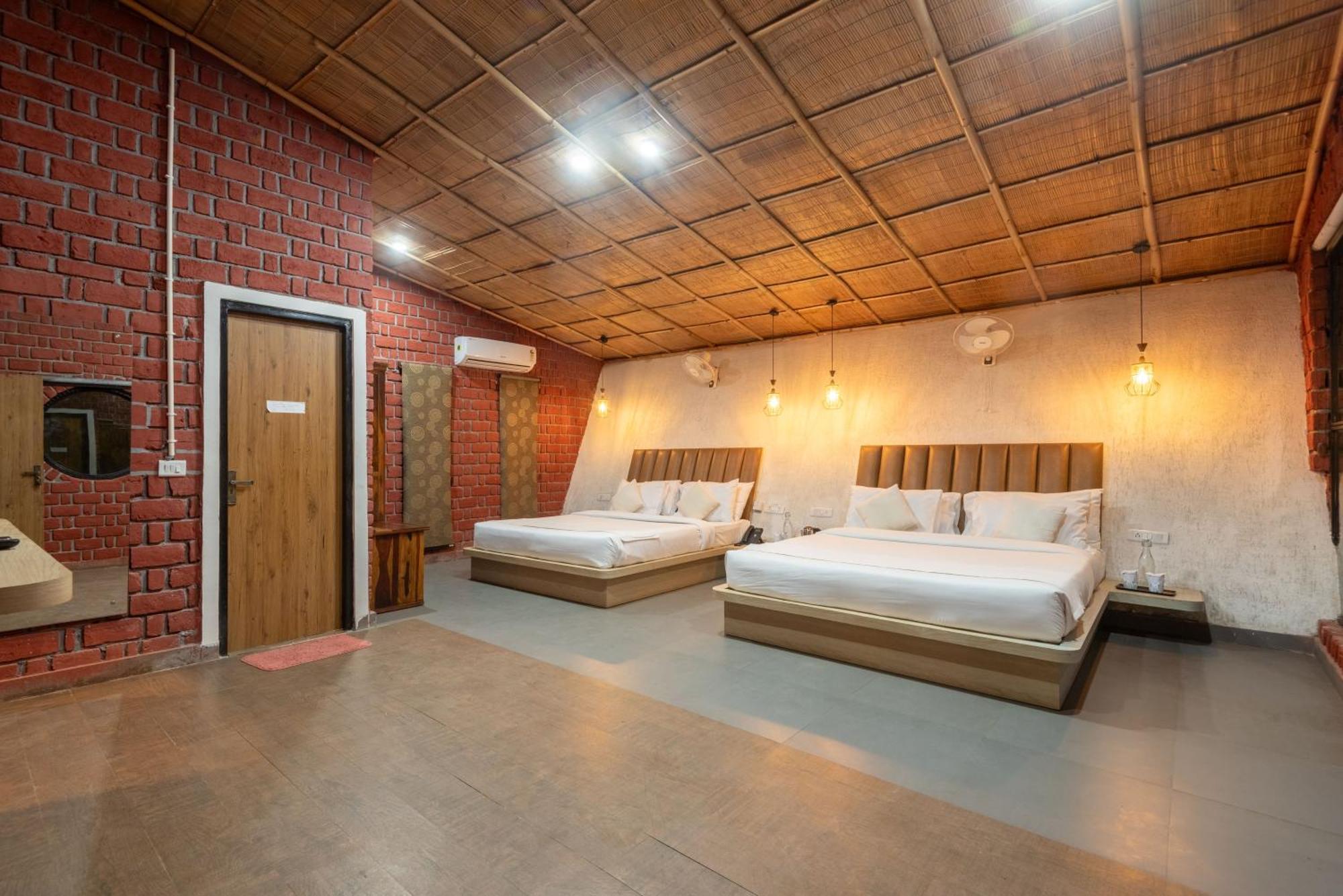 Stayvista At Tatvam - Mountain Views, Pool, Ac Hotel Lansdowne