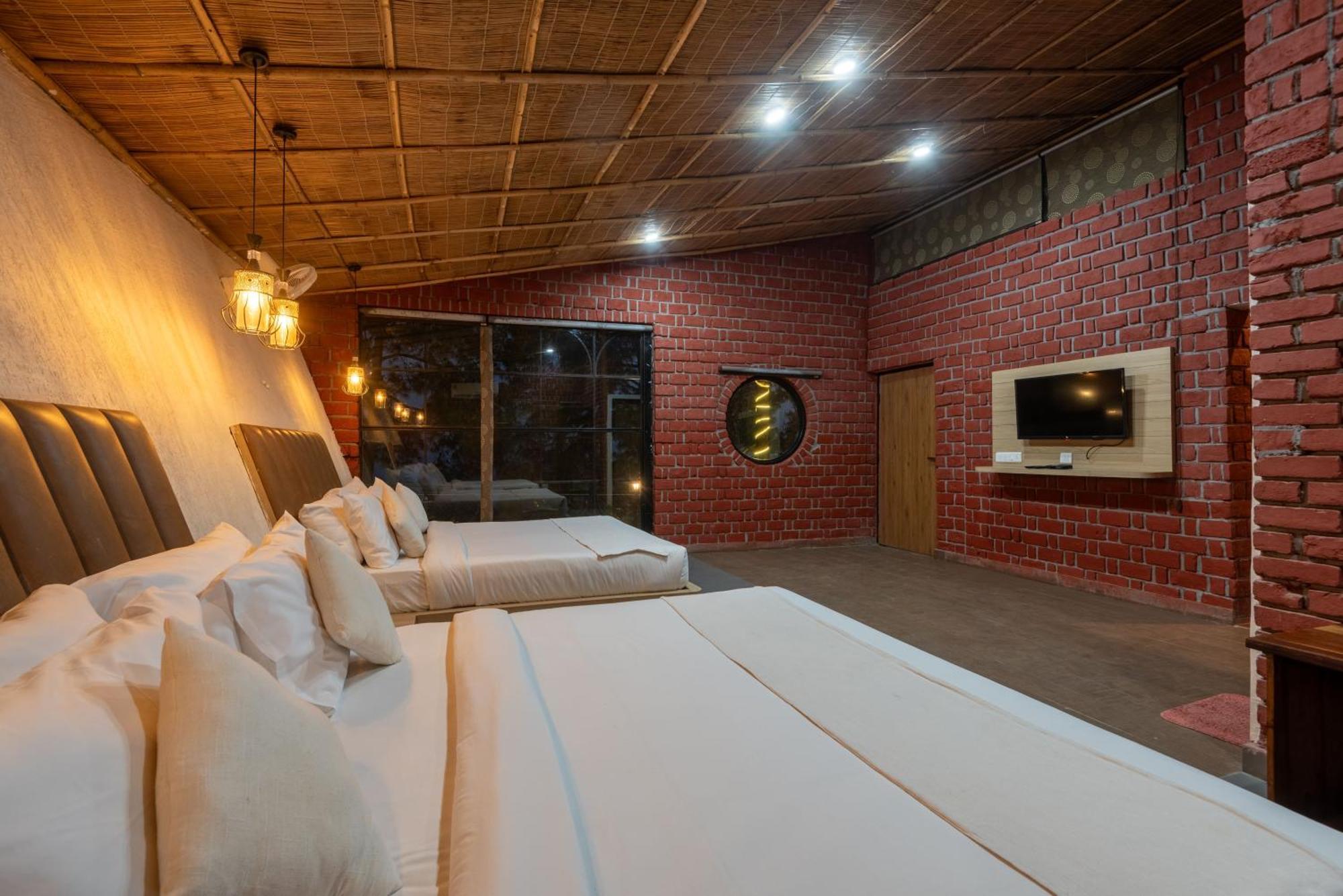 Stayvista At Tatvam - Mountain Views, Pool, Ac
