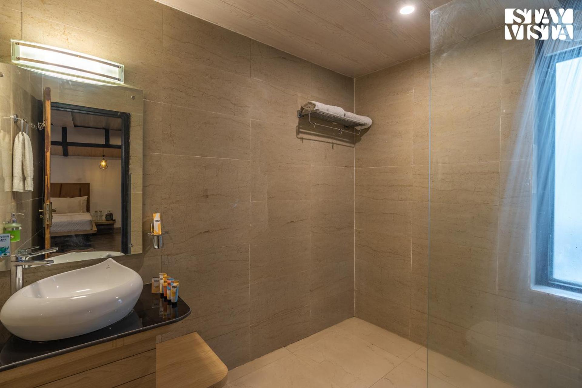 Hotel Stayvista At Tatvam - Mountain Views, Pool, Ac *