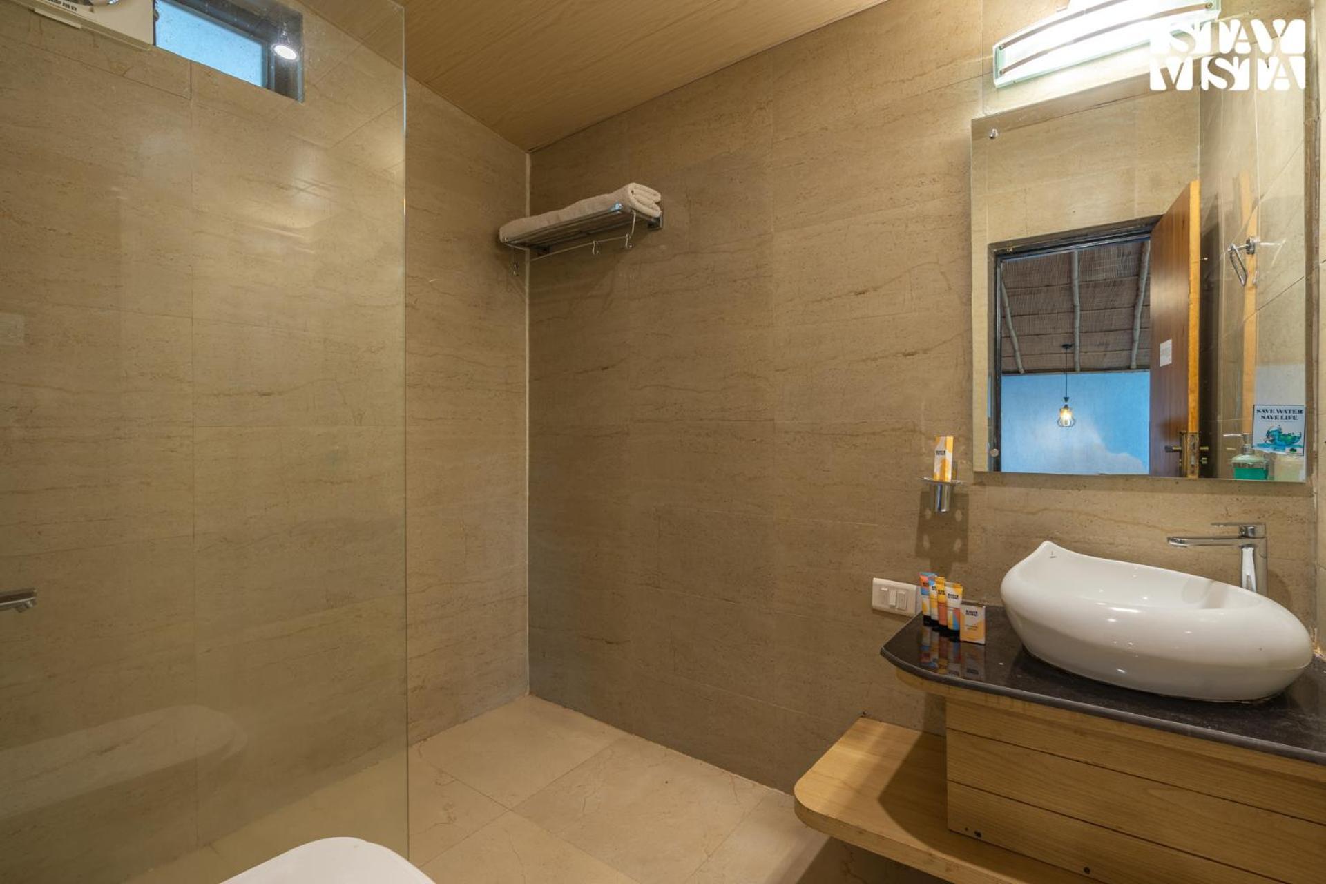 Stayvista At Tatvam - Mountain Views, Pool, Ac