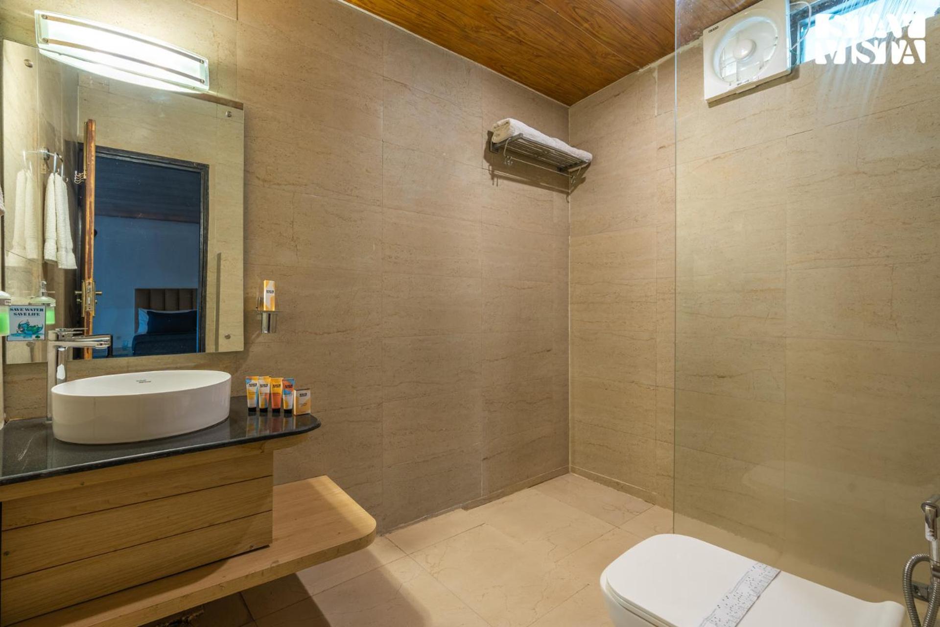 Stayvista At Tatvam - Mountain Views, Pool, Ac Hotel *