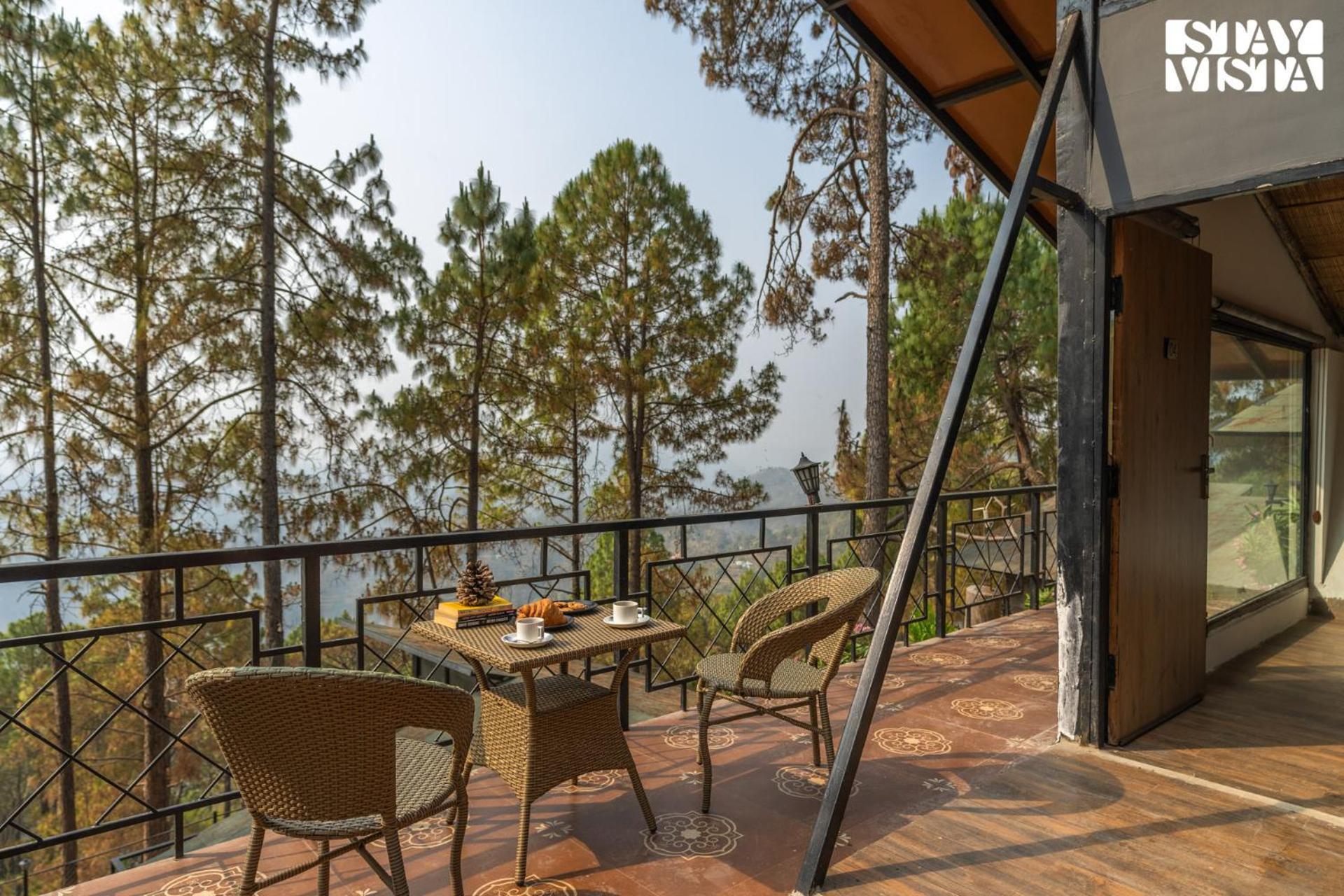 Stayvista At Tatvam - Mountain Views, Pool, Ac Hotel