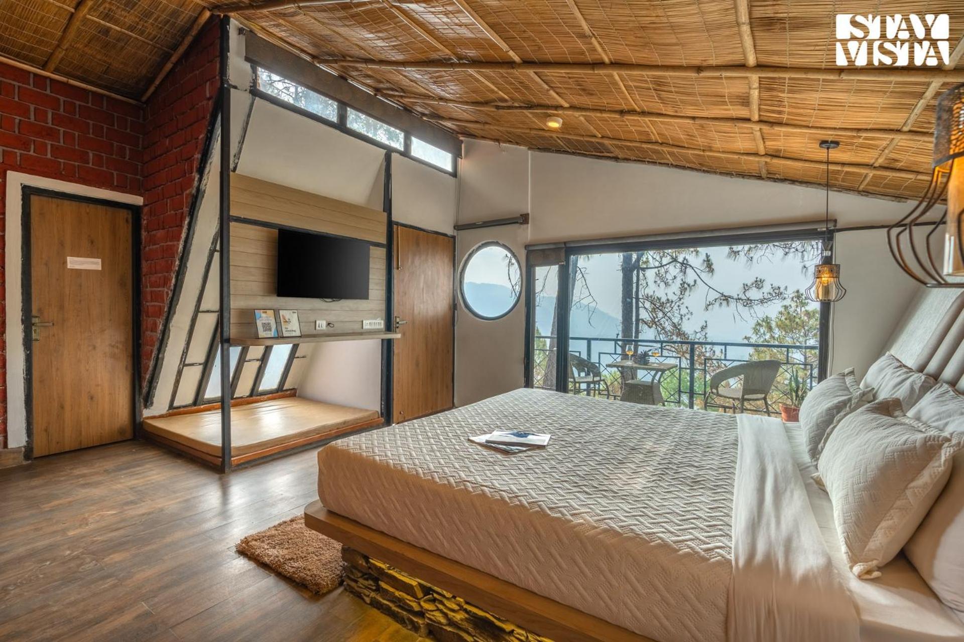 Stayvista At Tatvam - Mountain Views, Pool, Ac Hotel