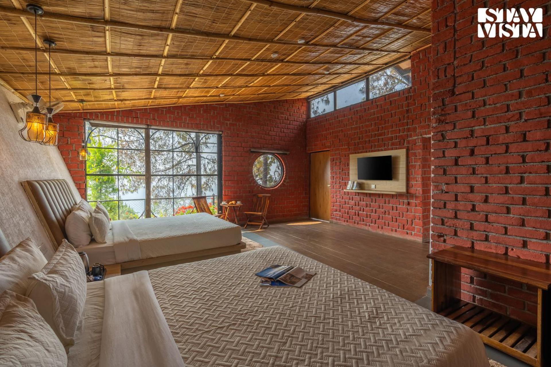 Stayvista At Tatvam - Mountain Views, Pool, Ac Hotel