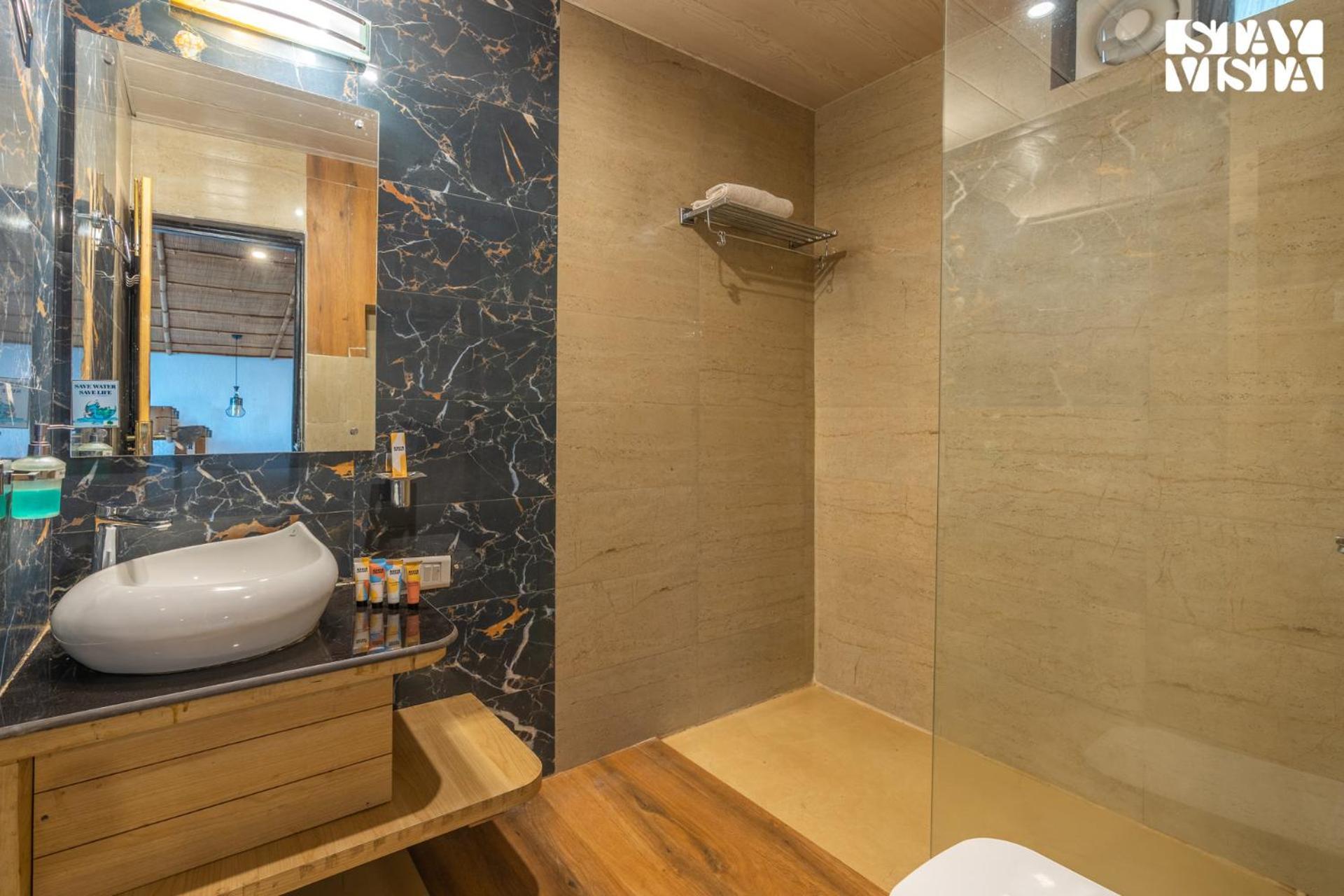 Hotel Stayvista At Tatvam - Mountain Views, Pool, Ac Lansdowne