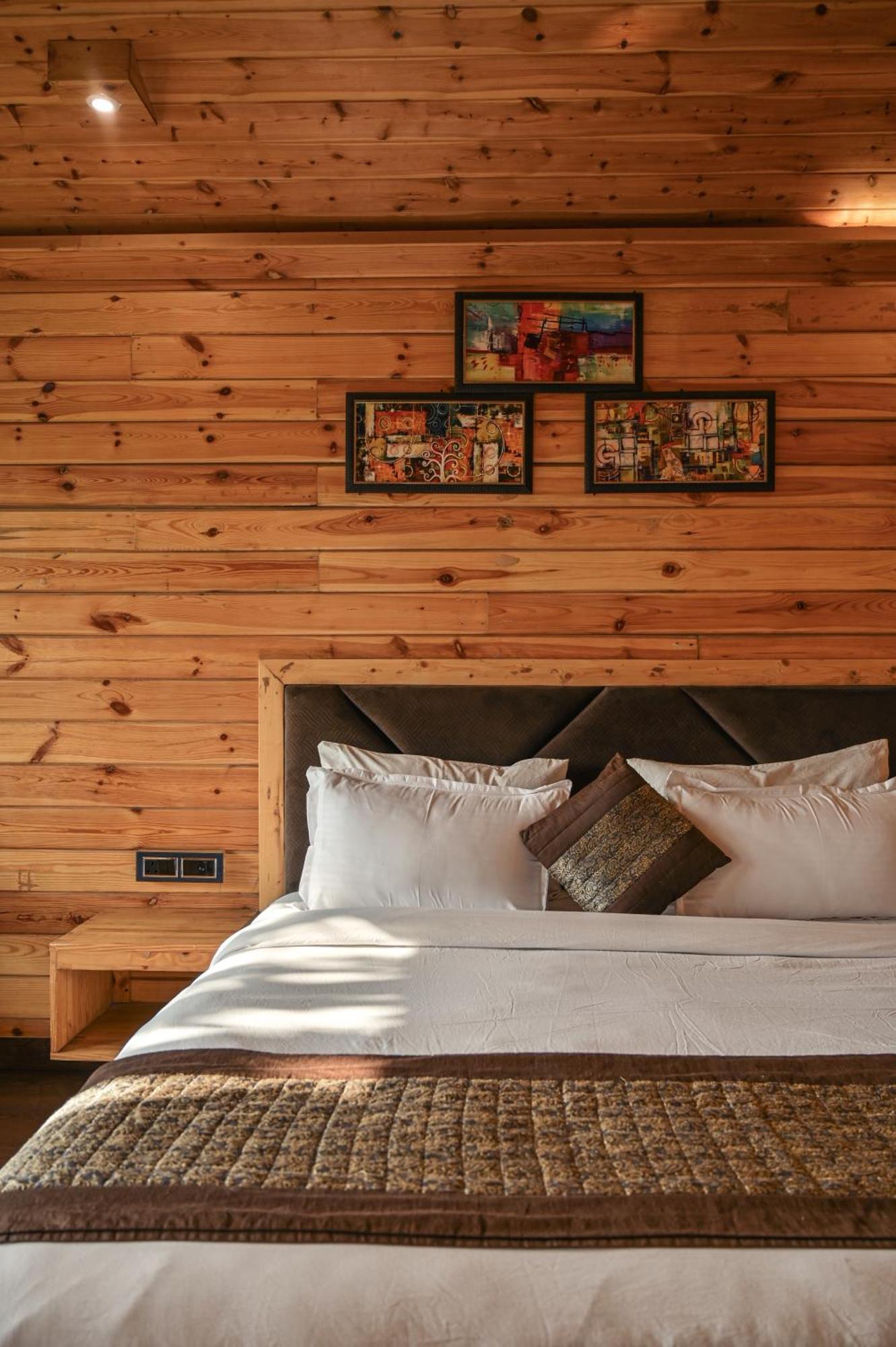 Aavaas Hill Resort *