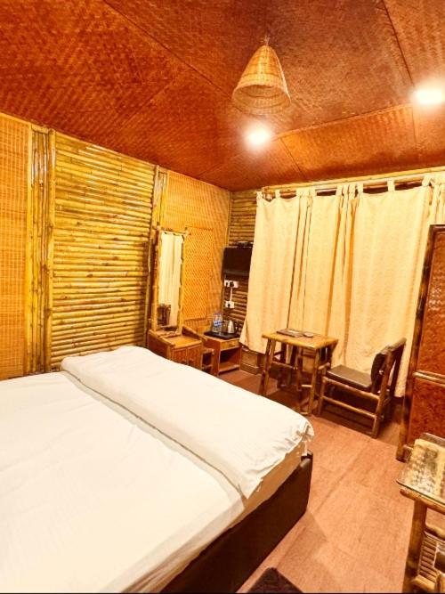 Tourist Pure Veg And Restaurant 4*