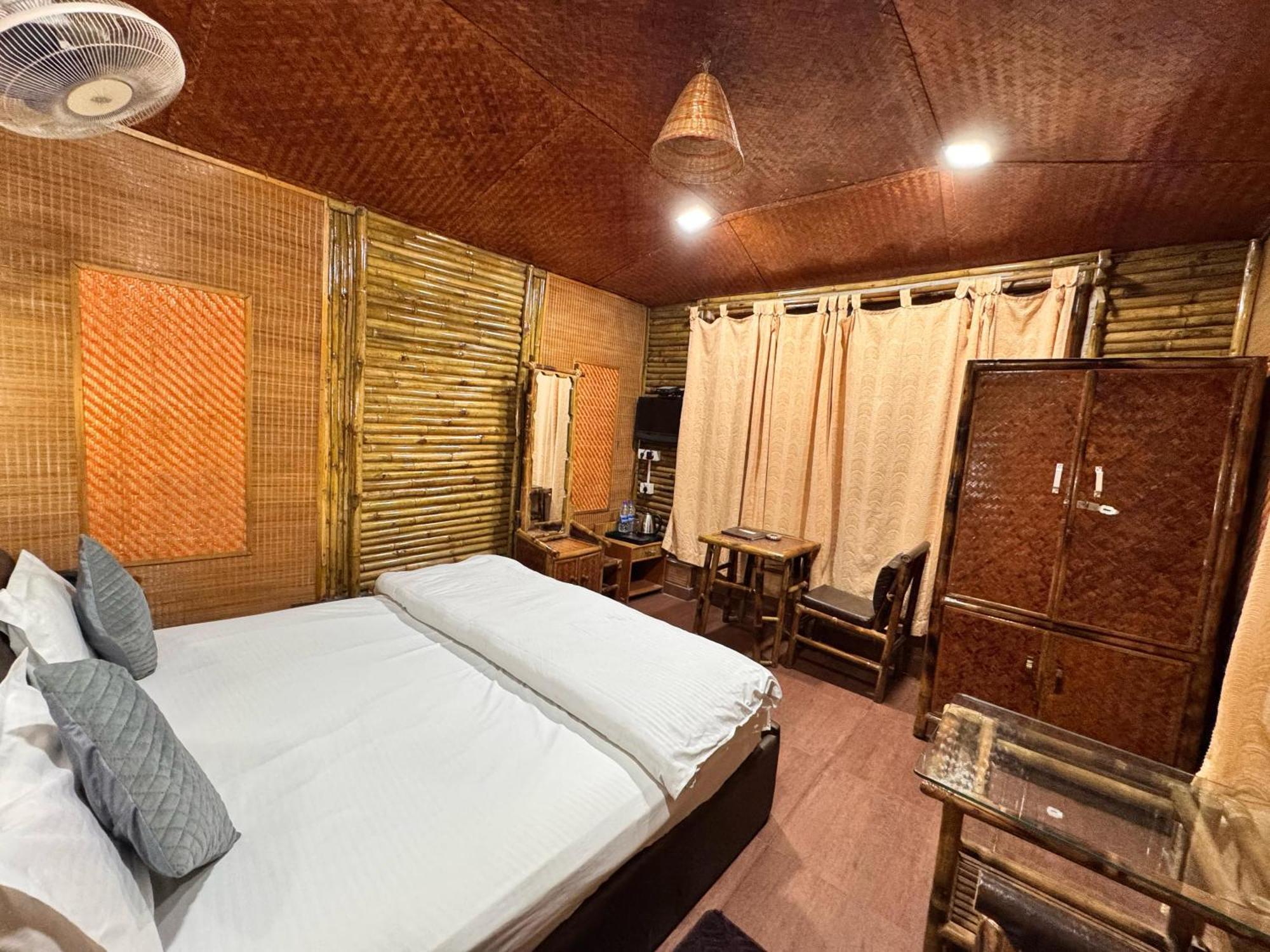 Tourist Pure Veg And Restaurant Hotel 4*