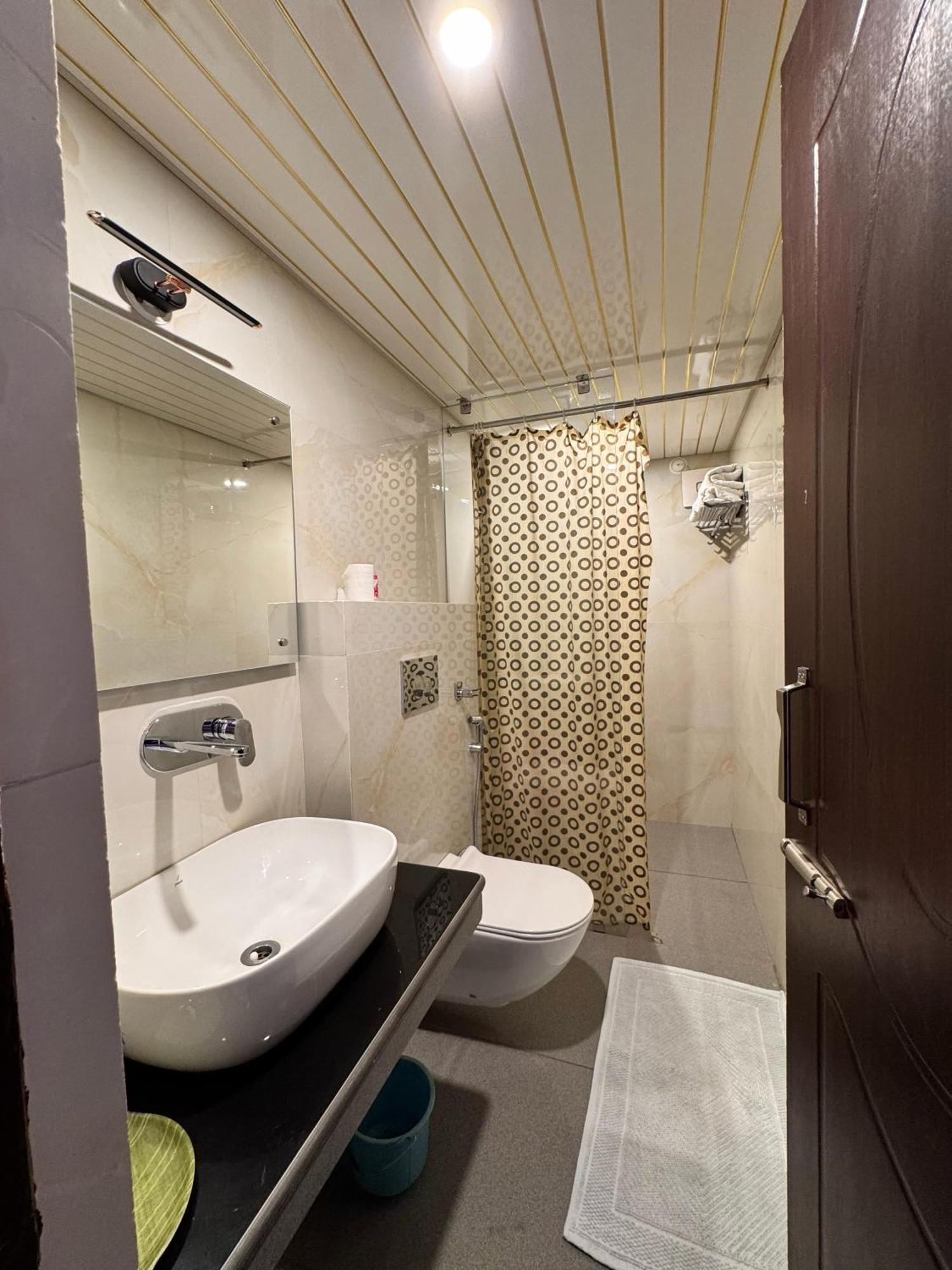 Tourist Pure Veg And Restaurant Hotel 4*