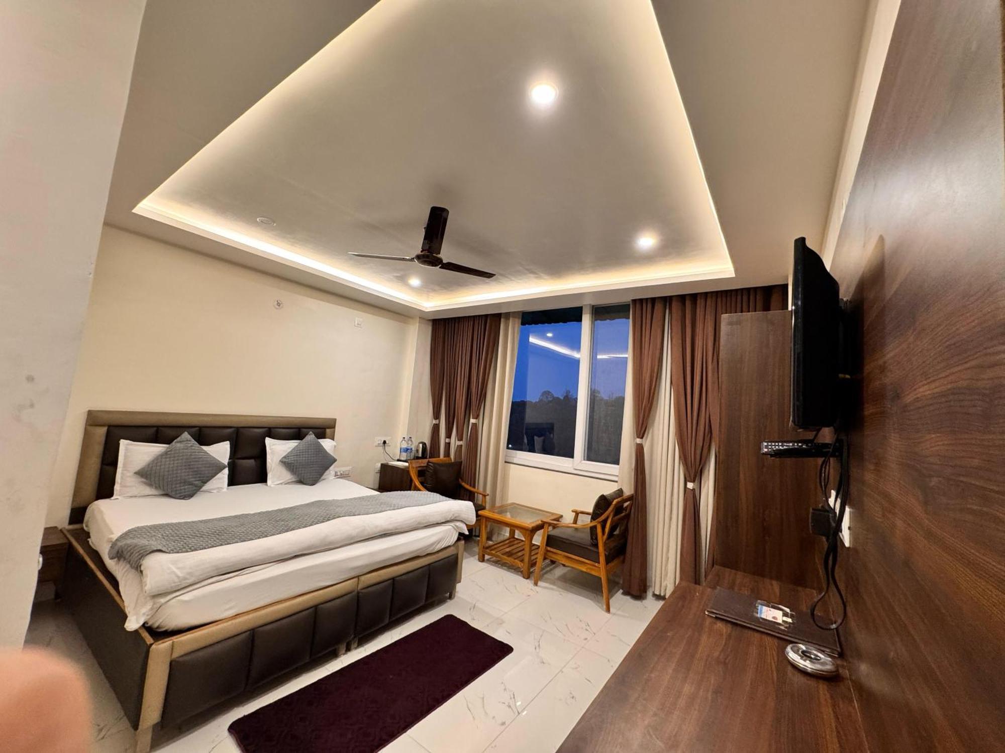 Tourist Pure Veg And Restaurant Hotel Lansdowne