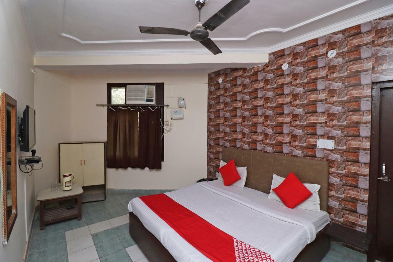 Oyo 38165 Indralok 3* Lansdowne