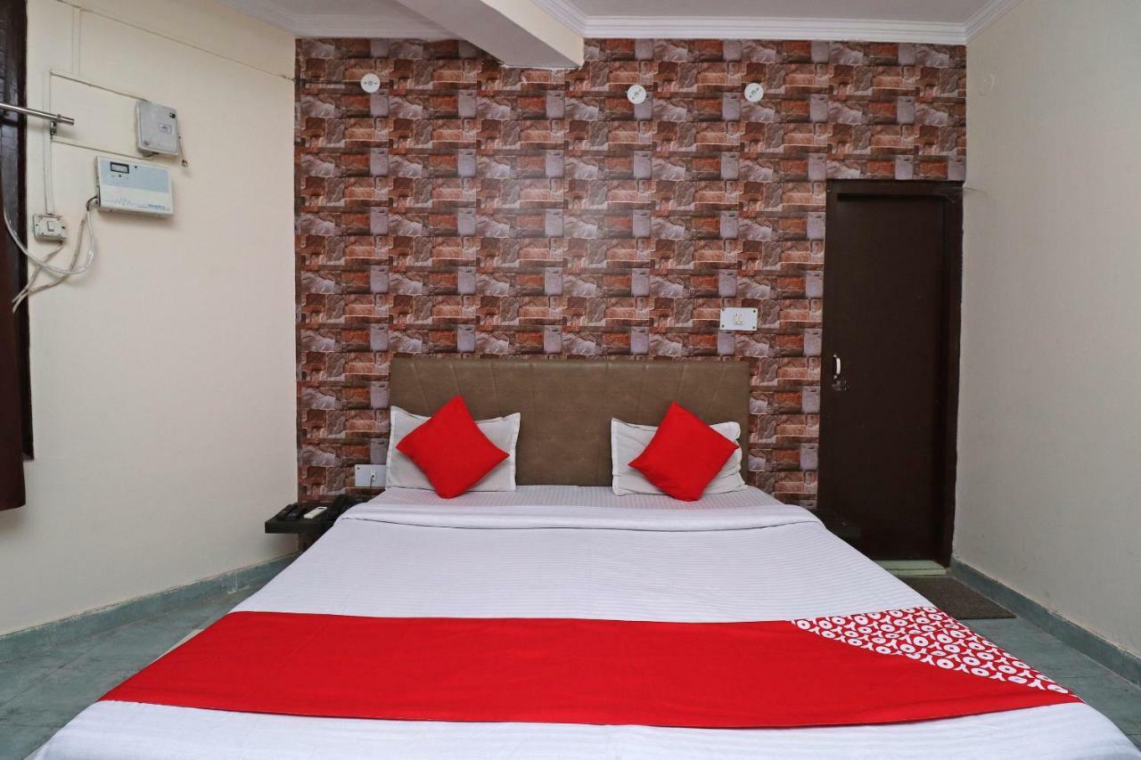 Oyo 38165 Indralok 3* Lansdowne