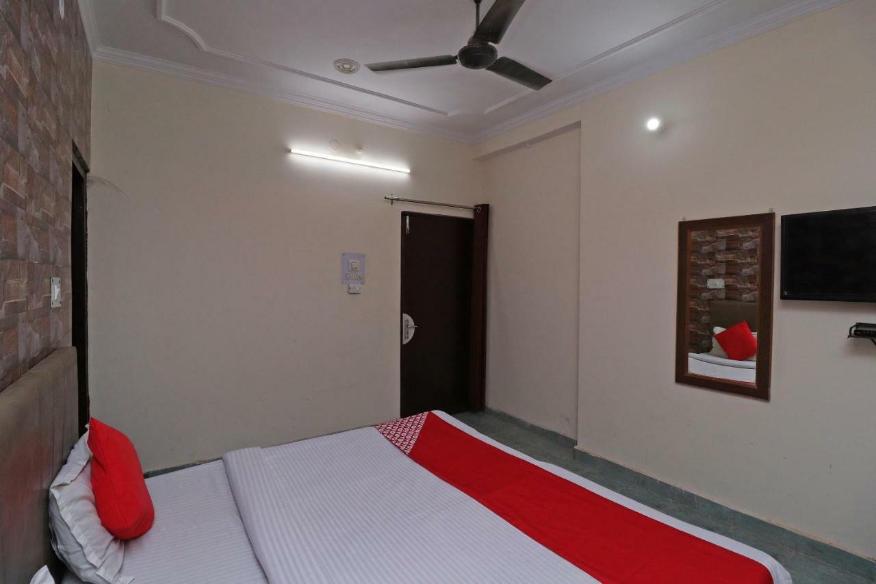 Hotel Oyo 38165 Indralok
