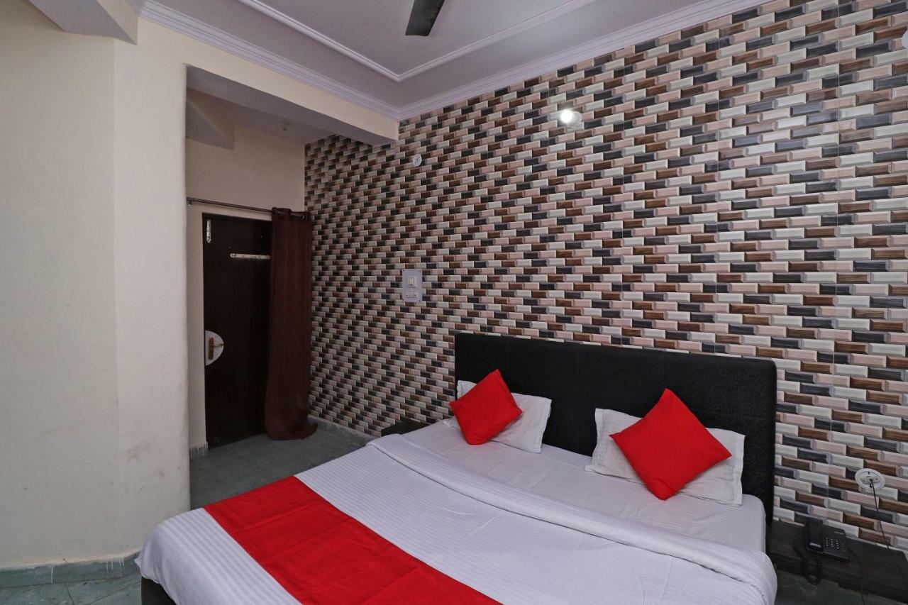 Hotel Oyo 38165 Indralok