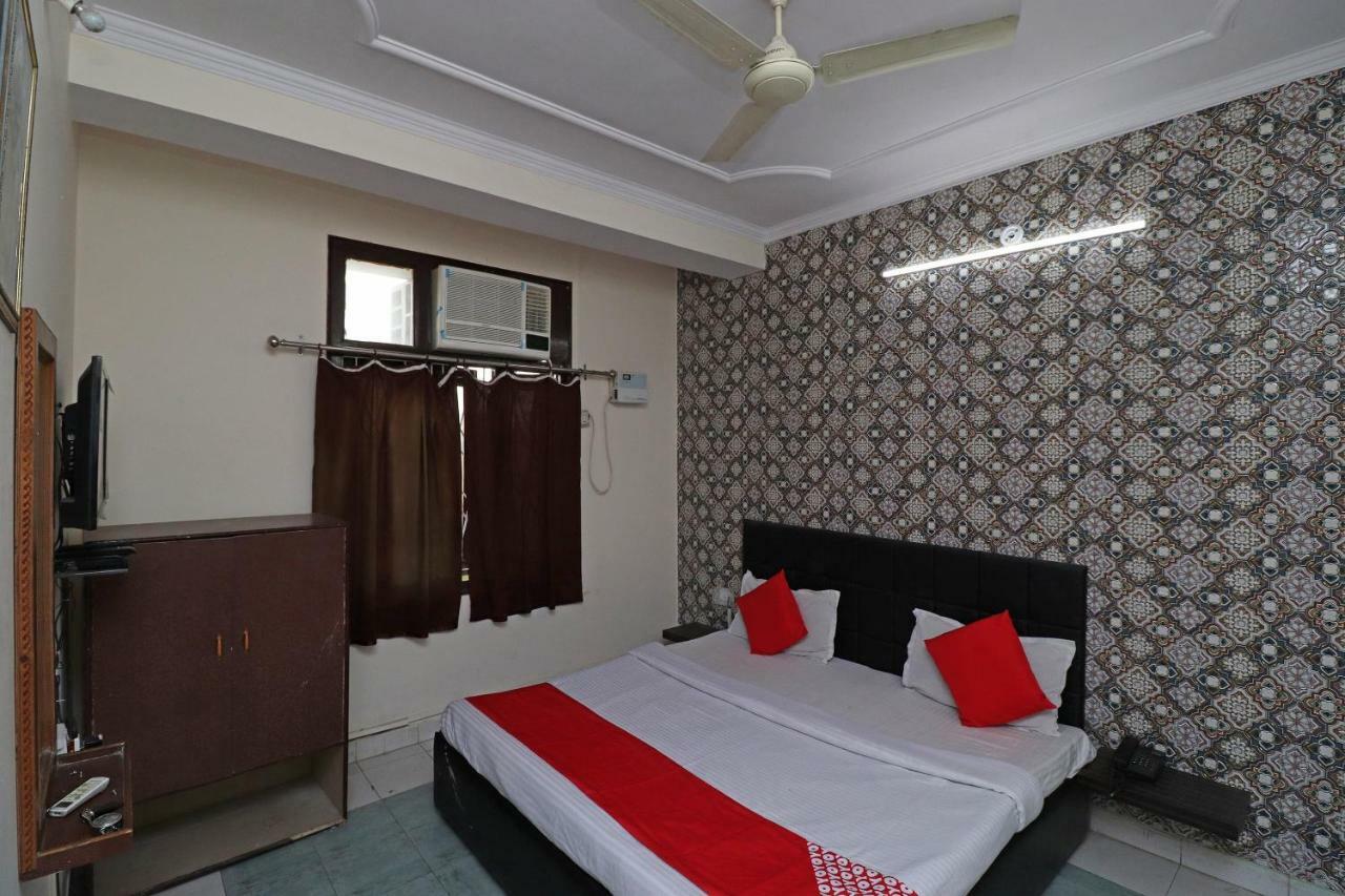 Oyo 38165 Indralok 3* Lansdowne