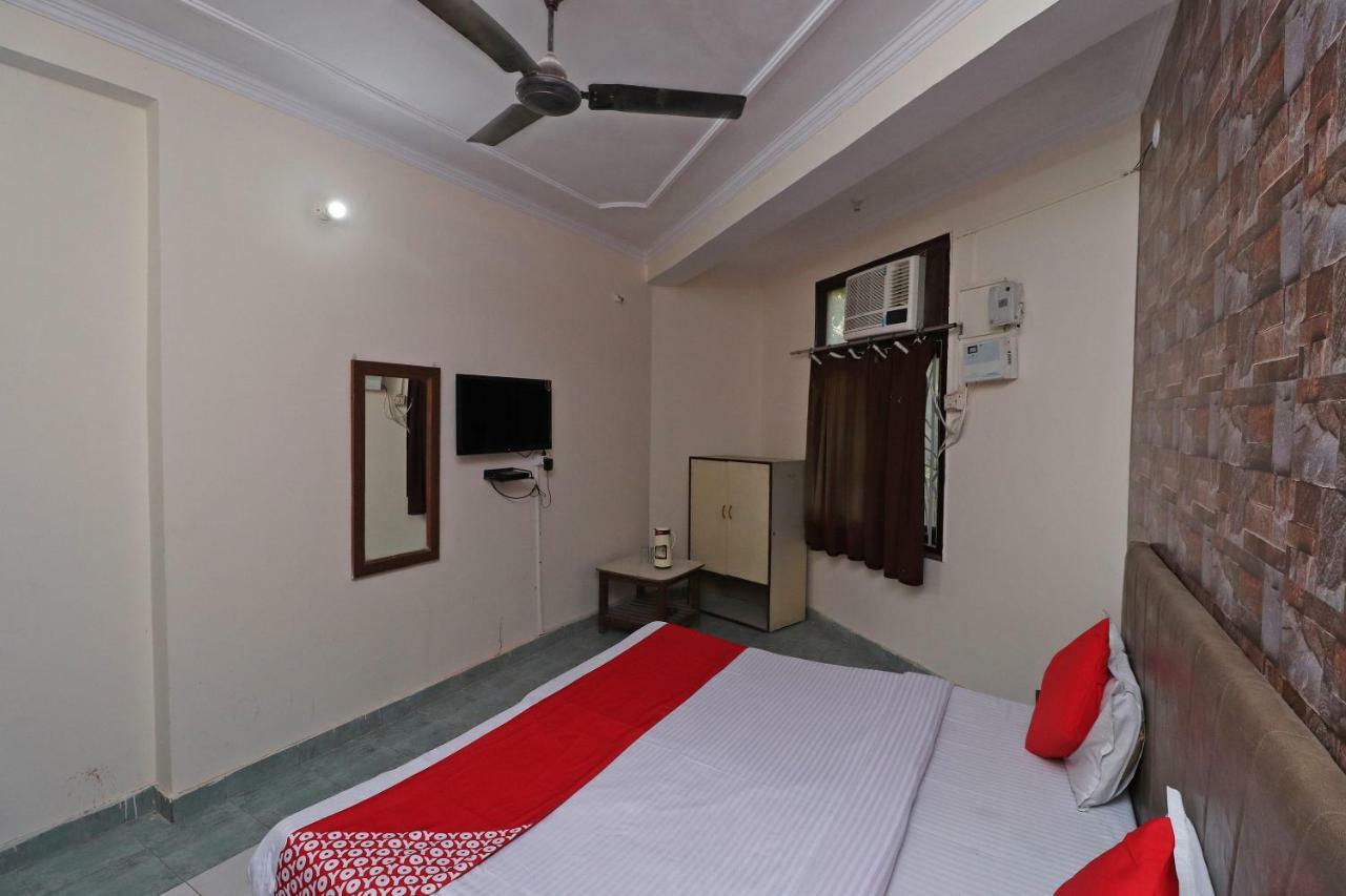 Oyo 38165 Indralok Hotel 3*