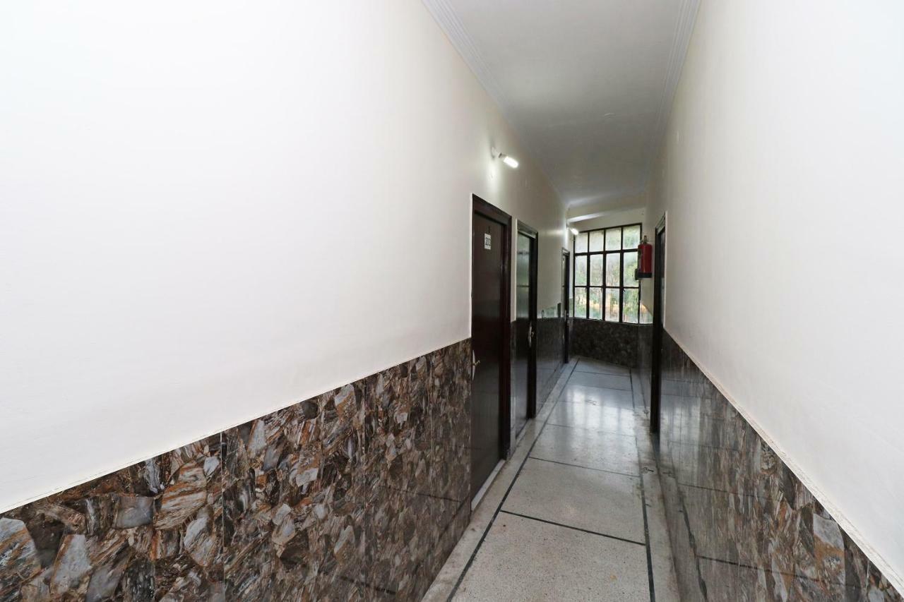 Hotel Oyo 38165 Indralok 3*