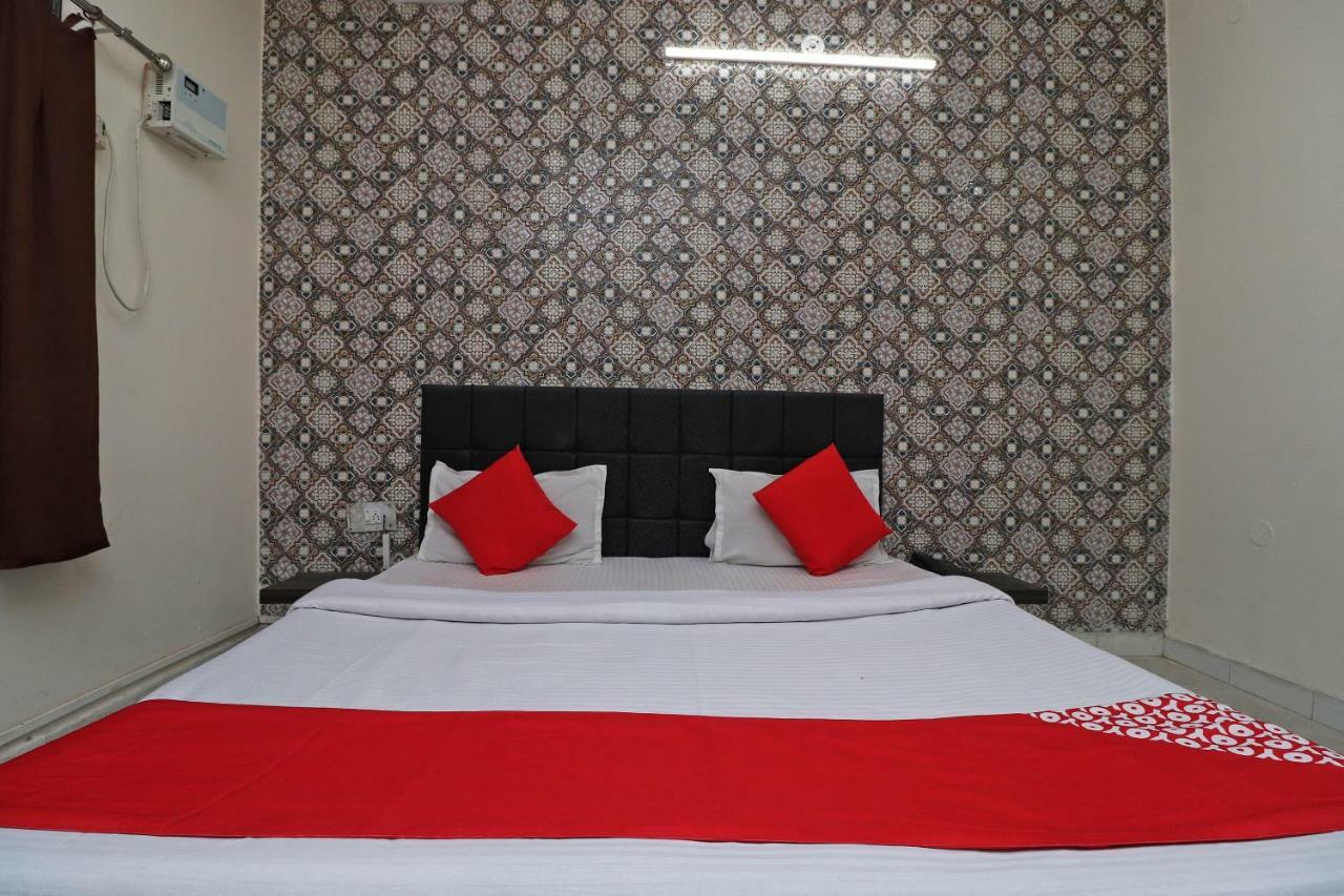 Oyo 38165 Indralok 3* Lansdowne